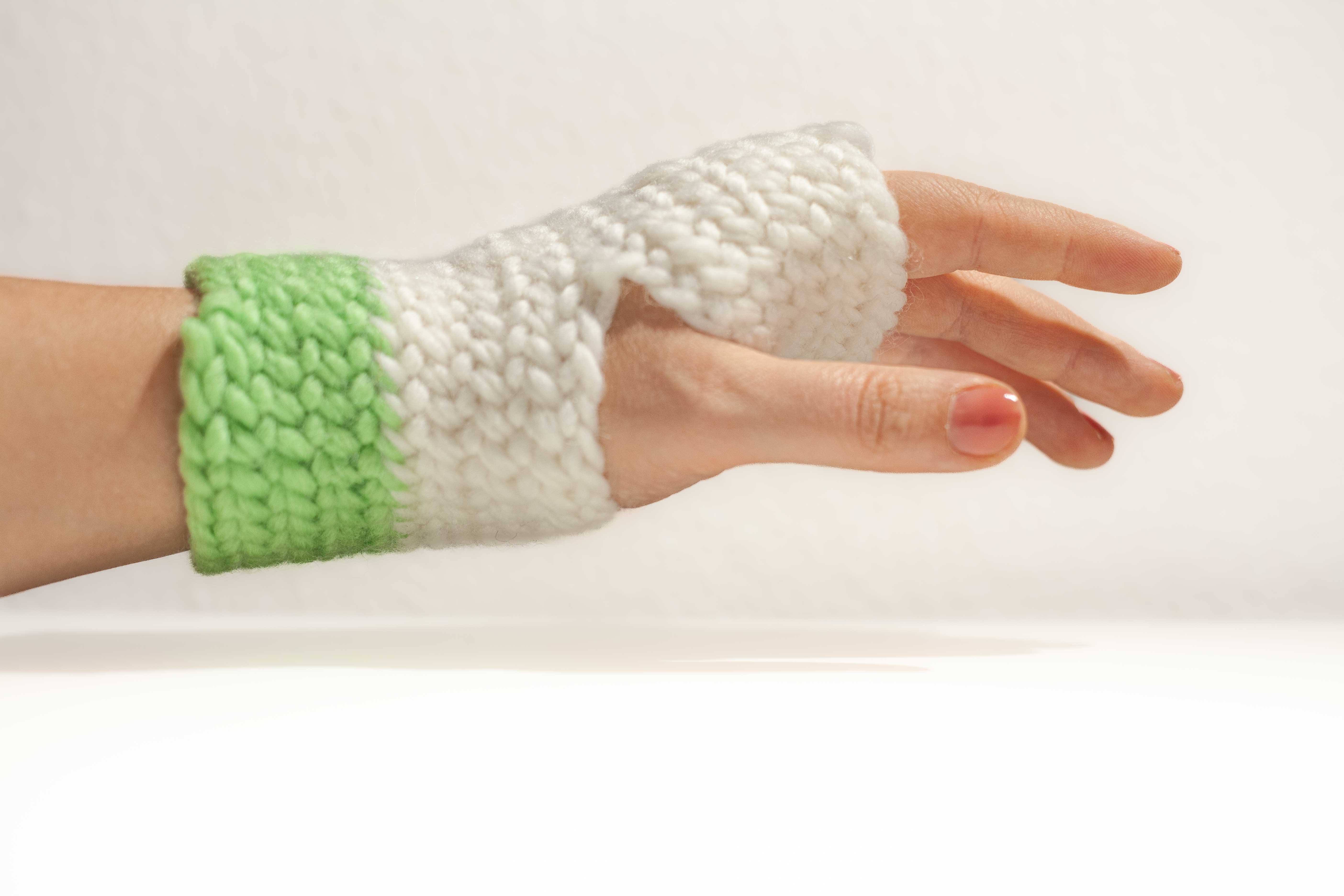Handstulpen nadelgebunden Handstulpen nadelgebunden