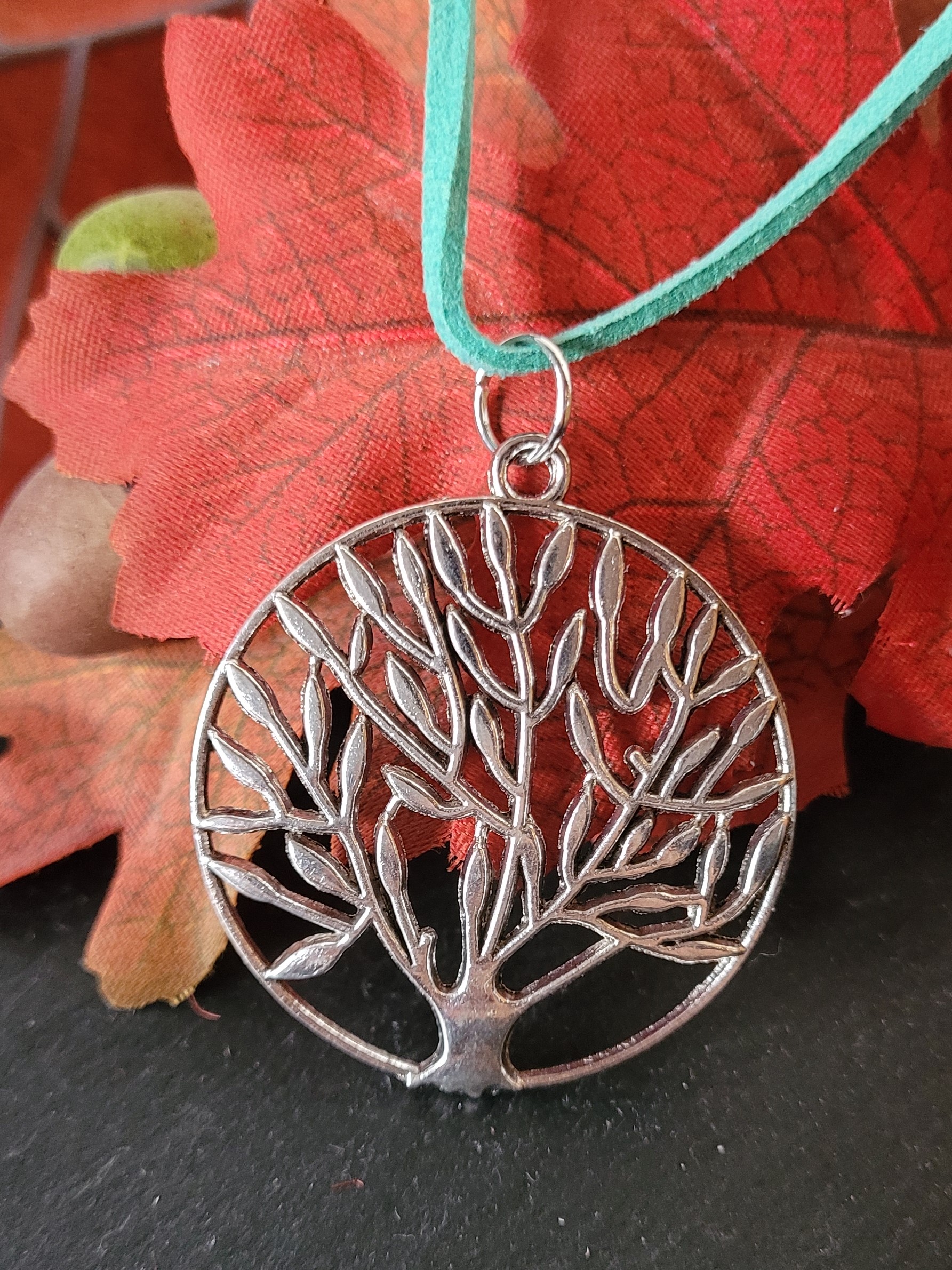 Kette mit Baumanhänger Kette mit Baumanhänger